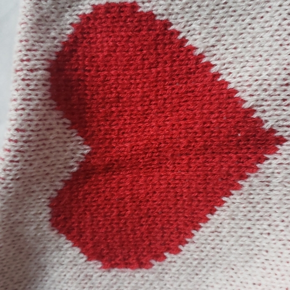 TREND SHOP HEART SWEATER - Picture 8 of 9